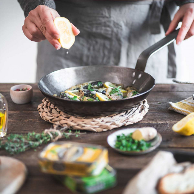 Sardines met gekonfijte Citroen en Koriander warm serveren