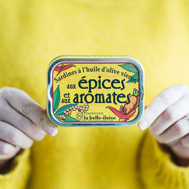 Sardines à l'huile d'olive, aux épices et aux aromates