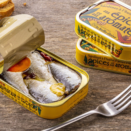 Sardines à l'huile d'olive, aux épices et aux aromates