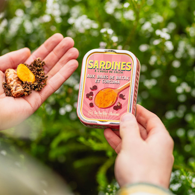 Sardines aux Baies de Batak et Curcuma